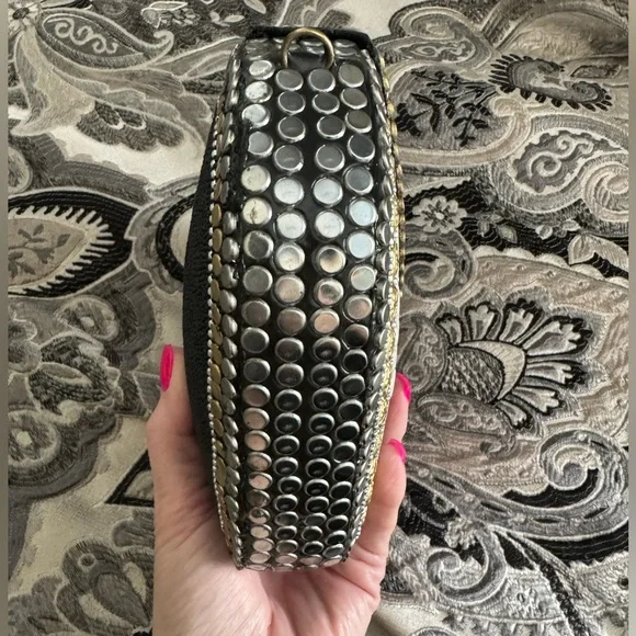 New! Ramla Heart Shaped Metal Clutch/Crossbody - Picture 4 of 9